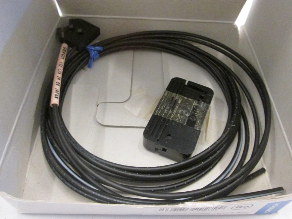 Omron, E32-L25, Photo Electric Fiber Switch, New - Image 2 of 4