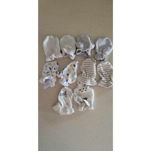Lot of  5 Baby mittens Gerber 0-3 months