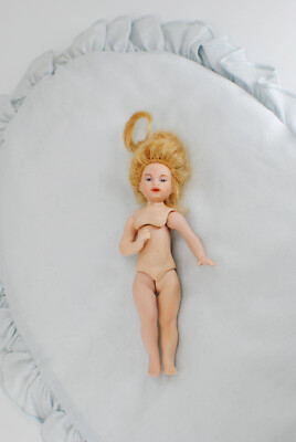 Private Sale: Miniature Porcelain Doll DG Collection 1993, Dollhouse