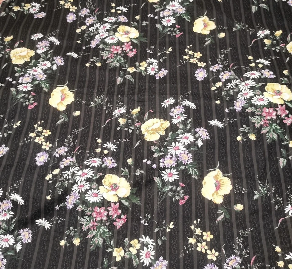 Vintage black floral cotton wildflowers fabric Daisies Quilting sewing and craft - Image 3 of 4