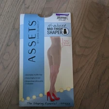 Assets by Sarah Blakely Size 5 Hi-Waist Mid-Thigh Nude Shaper Short
