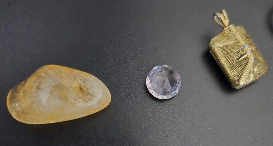 Colgante púrpura chapado en oro, otras piedras Foto 2 de 2