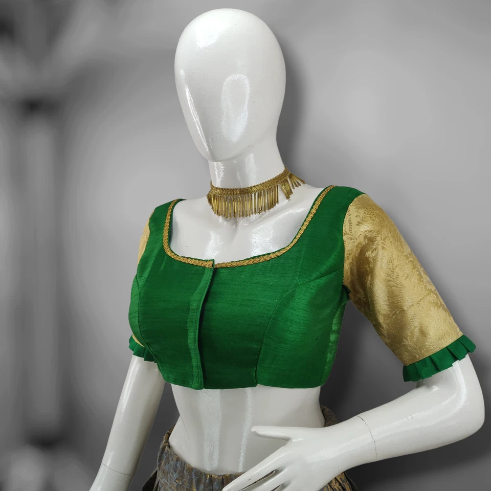 Blusa elegante de seda de tafetán en verde | Mangas elegantes con bordado étnico. Foto 3 de 4