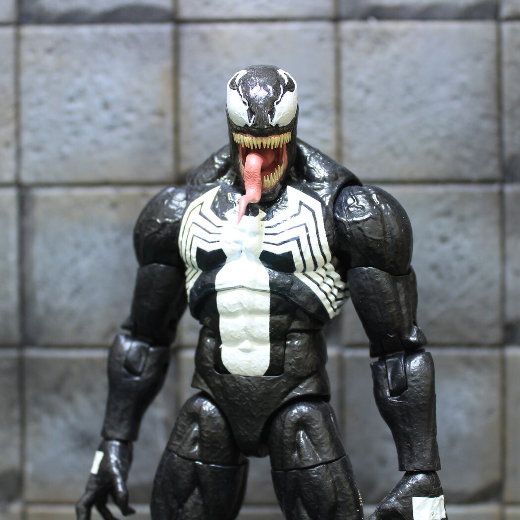 MARVEL LEGENDS VENOM フィギュア　ヴェノム Amazon.co.jp: マーベル レジェンド ヴァリアントモンスター 6