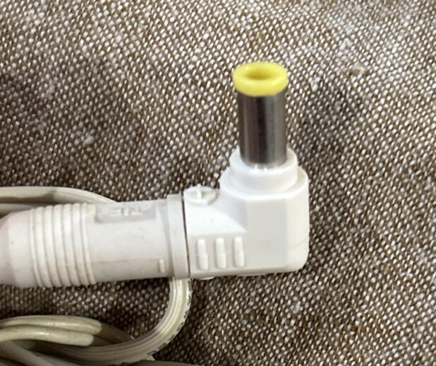 Super Vintage AC Adaptor Radio Shack Cat No: 273-1773 White