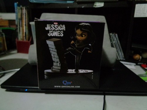 TOY: JESSICA JONES MARVEL HERO Q FIG AS NEW IN BOX 2017 COLLECTIBLE 812095023013 - Picture 3 of 4
