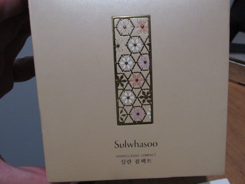 Sulwhasoo ShineClassic Powder Compact NIB - Picture 2 of 6