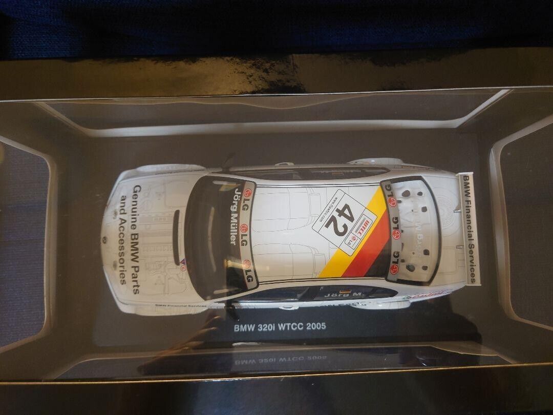 1/18 AUTOart BMW 320i WTCC 2005 E46 #42 w/ Box From Japan 1/18 AUTOart BMW 320i WTCC 2005 E46 #42 w/ Box From Japan