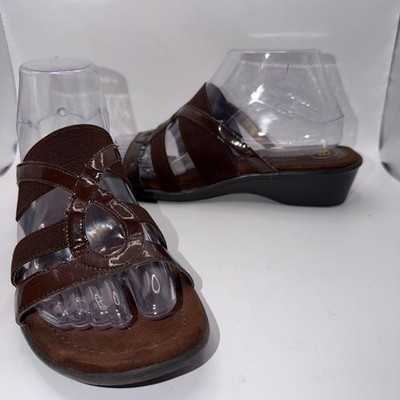 Mootsies Tootsies W(8) Brown Patent Wedge Sandals Strappy Comfort Classic Y2K