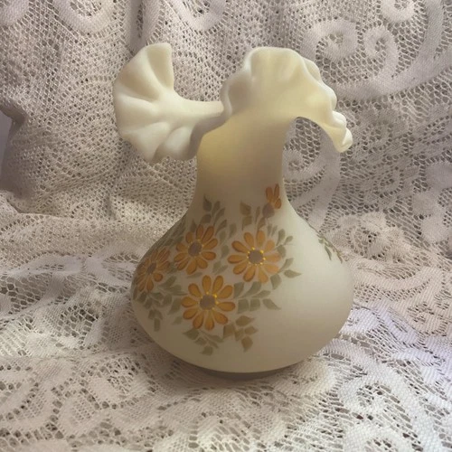 FENTON SATIN CUSTARD RUFFLED VASE  7 X 5 SIGNED BY  DIANNE GESSEL