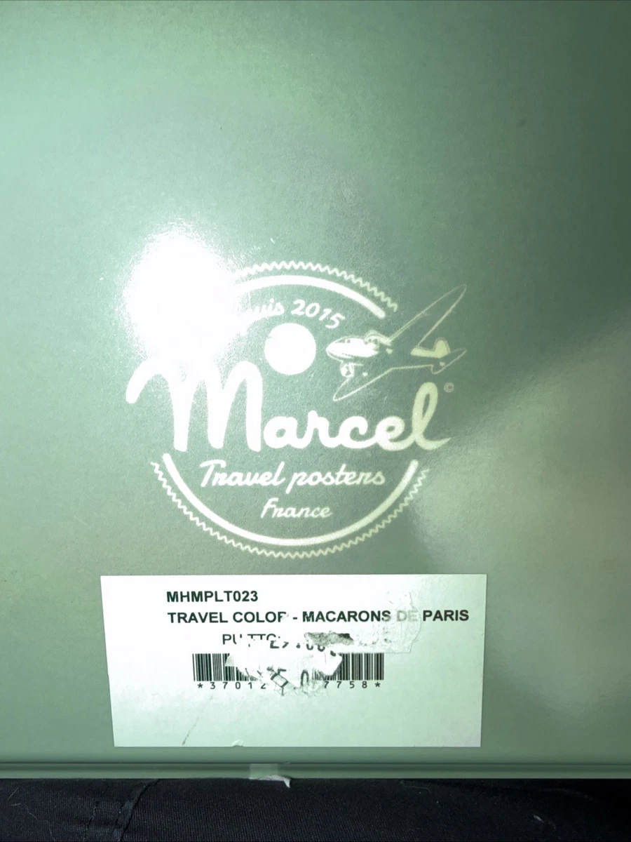 Dieses Marcel Reisen Poster Küchentablett mit bezaubernden Pariser Makkaroni