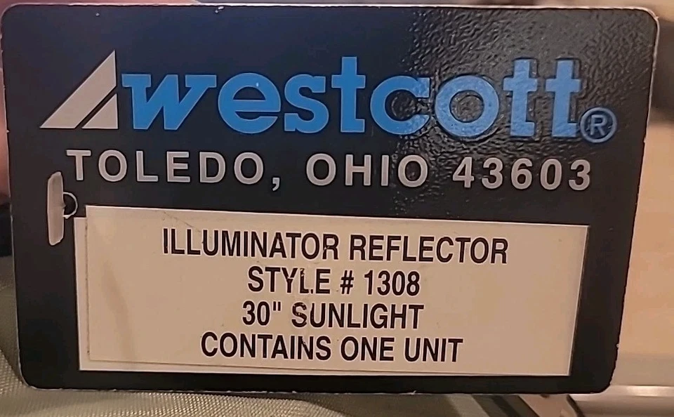 Westcott Illuminator- 30” Sunlight/White Reflector & Silver / Gold - Image 3 of 3