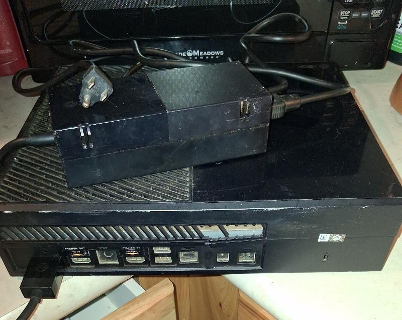 Xbox  console, does turn on