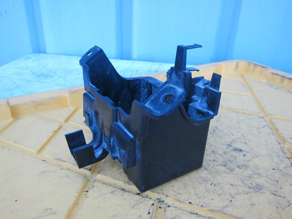 Suzuki Katana 650 GSX650F 2008 OEM trasero trasero bandeja de batería de plástico Foto 2 de 4