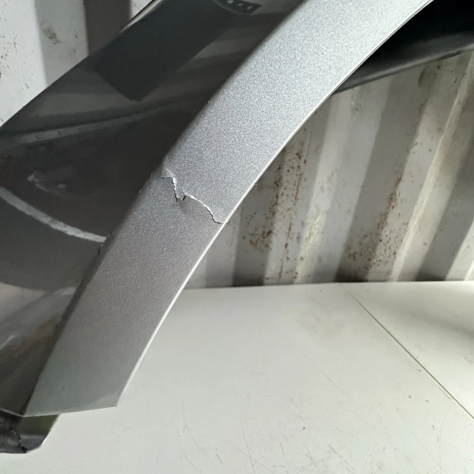 Guardabarros delantero izquierdo Chevrolet Corvette C7 Z06 Grand Sport 14-19 OEM Foto 3 de 4