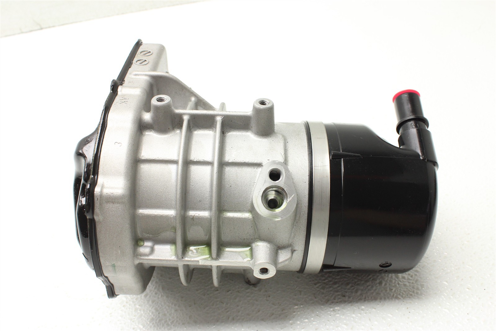 McLaren Artura 2025 Power steering pump P/N 14D0032CP
