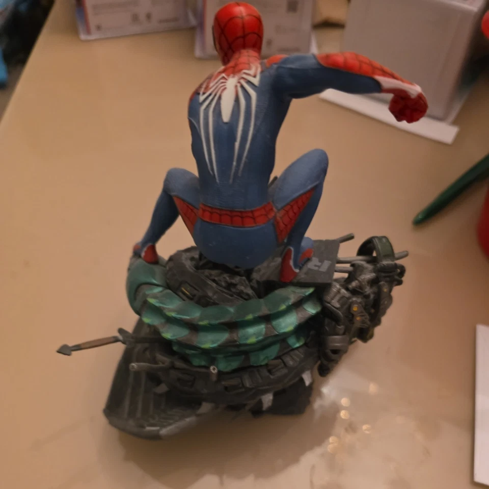 RARA Estatua Marvel’s Spider-Man Edición Coleccionista Foto 2 de 4