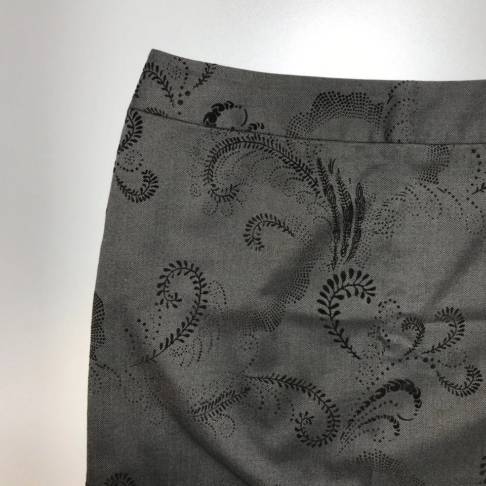 Saia lápis Bob Mackie tamanho 10 ajuste estreito elástico cinza design paisley com zíper - Imagem 3 de 4