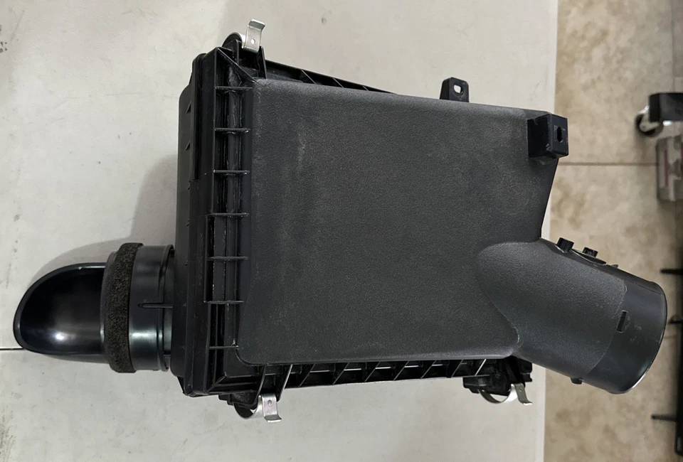 Корпус воздушного фильтра 2010-2021 Toyota 4 Runner - Изображение 4 из 4