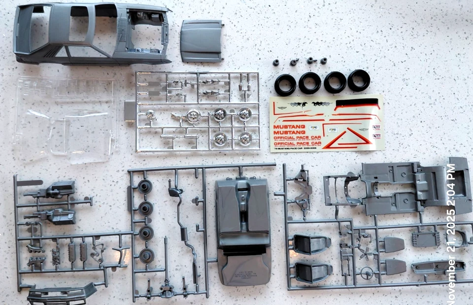 Unassembled Model Kit Mustang Hatchback Pace Car 1/24 Scale 2250-0100 - Image 2 of 4