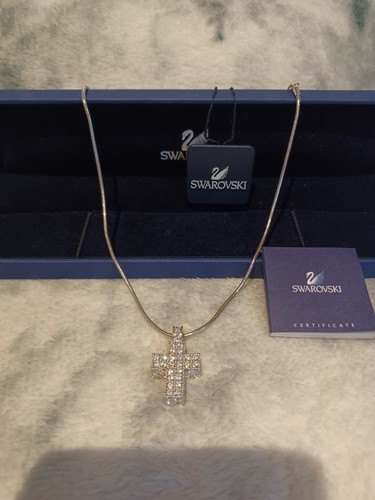 Original signierte Swarovski Halskette mit silberfarbenem Kreuzanhänger 3D, verpackt