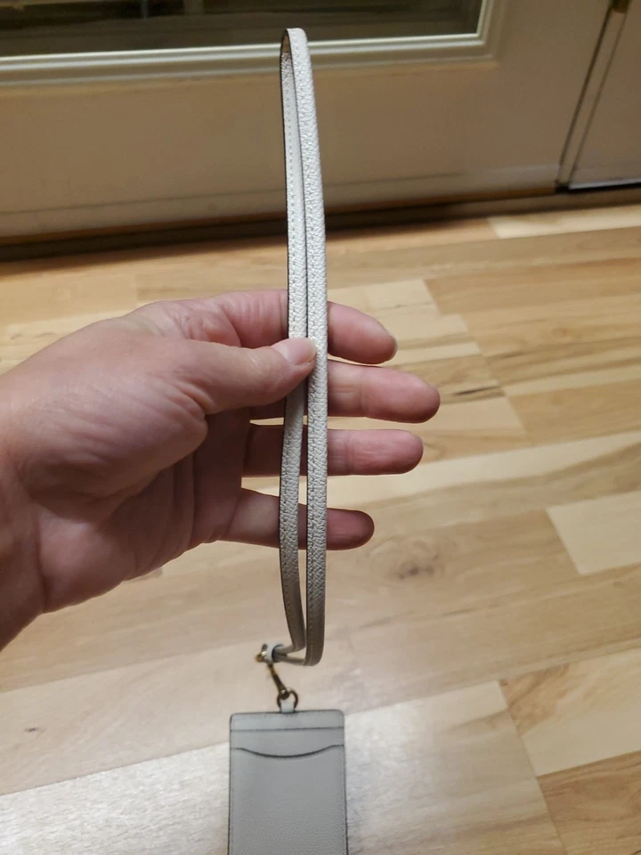 Porta-cartão de identificação Coach cordão branco cremoso - Imagem 3 de 4