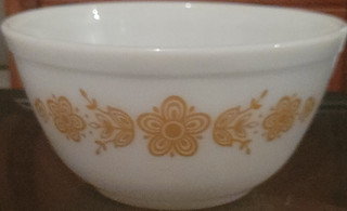 PYREX 402 1.5 qt Glass Mixing Bowl Butterfly Gold Floral Pattern Oven Safe