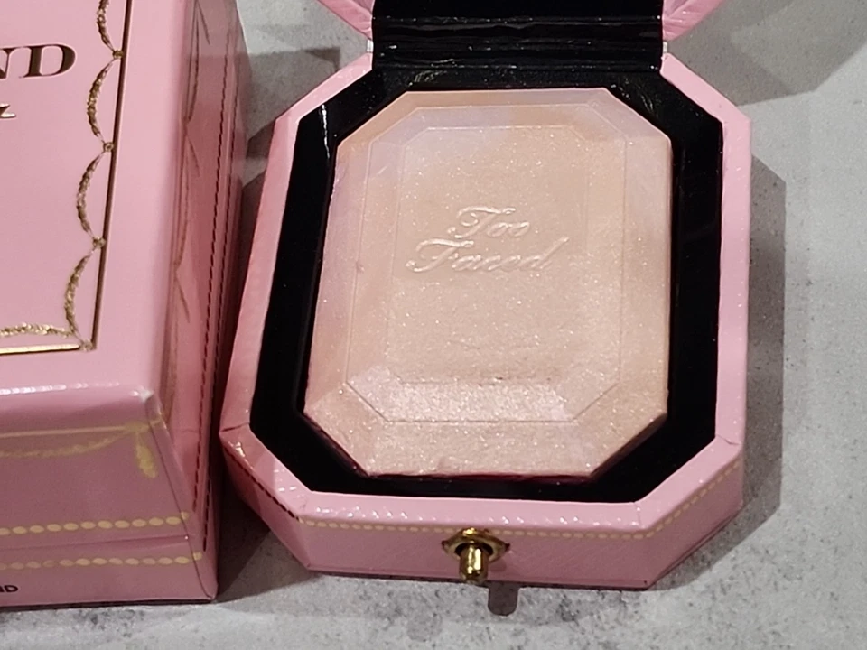 Too Faced Diamond Light Highlighter FANCY PINK DIAMOND Net Wt. 12 g/ 0.42 Oz - Image 3 of 4