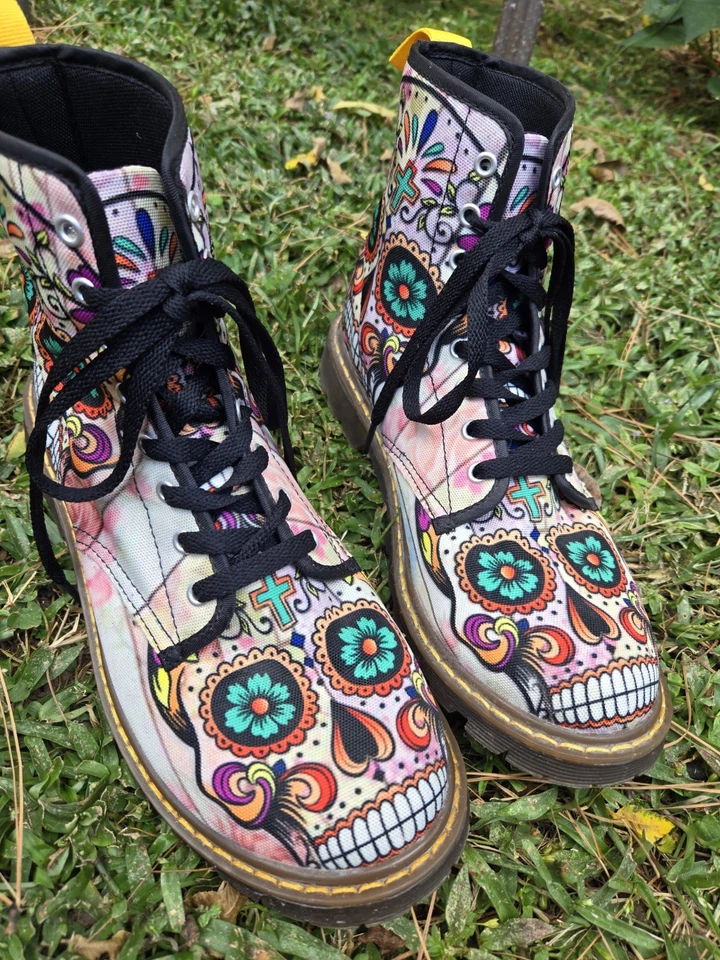 Botas de combate pintadas a mano Día de los Muertos Sugarskull Festival para mujer talla 10 Foto 2 de 4