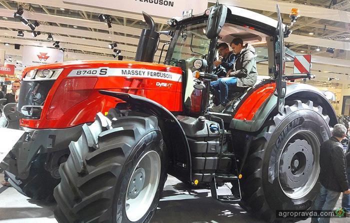 anさま専用 ミニカー マッセイ ファーガソン 8740 MASSEY FERGUSON: MF 8740 S Tractor with Timber Loader