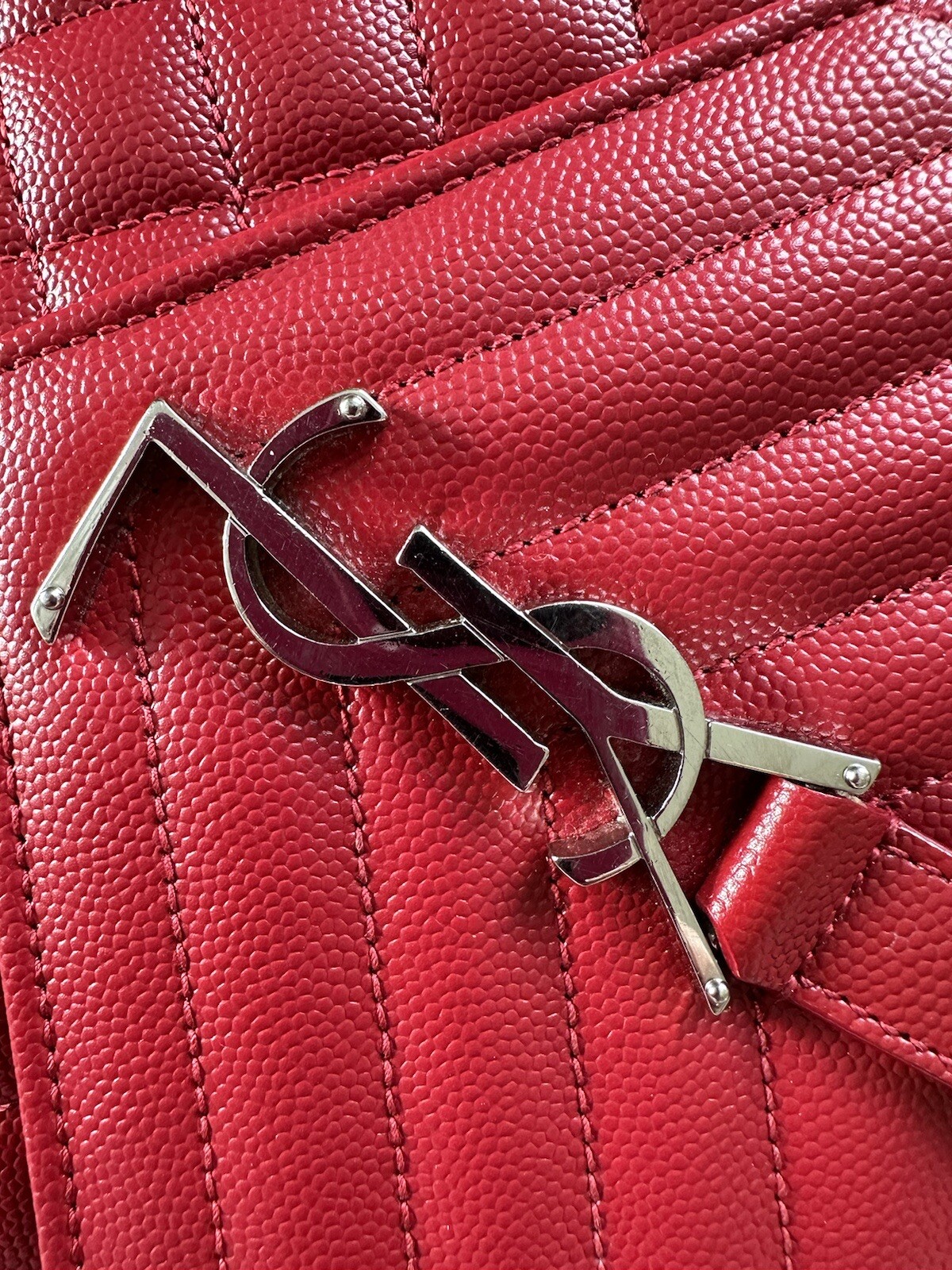 YSL Saint Laurent pelle trapuntata a grana media Mrsp 2950