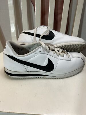 Vintage Men s Nike Cortez  Black  White very nice condition 10.5