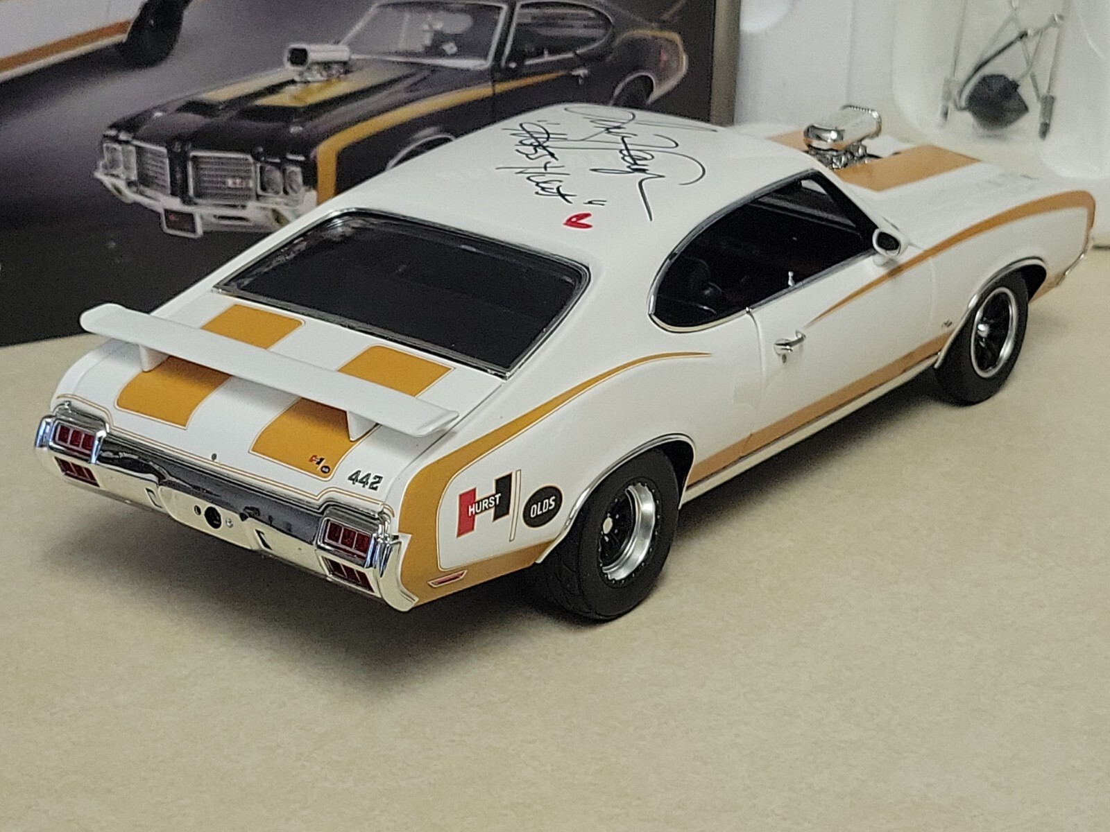 1:18 Acme 1972 Oldsmobile 442 Hurst Drag Outlaws Signed Linda Vaughn ...