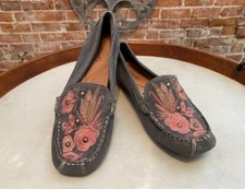 BareTraps Grey Suede Floral Embroidered Otella Loafers 7 Sale
