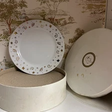 Set Of 4 Pampered chef 8” Dessert Plates Gold Stars On White