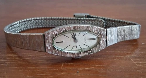 Vintage Ladies Timex 17 Jewel Wrist Watch Silver Tone Dainty Hand Wind Up WORKS