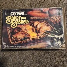 VINTAGE Pyrex "Baker in a Basket" Utility Dish & Woven Basket #2330  3 Qt
