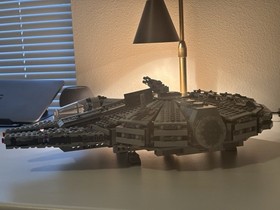 LEGO Star Wars  2015 Millennium Falcon 75105 no bb-8