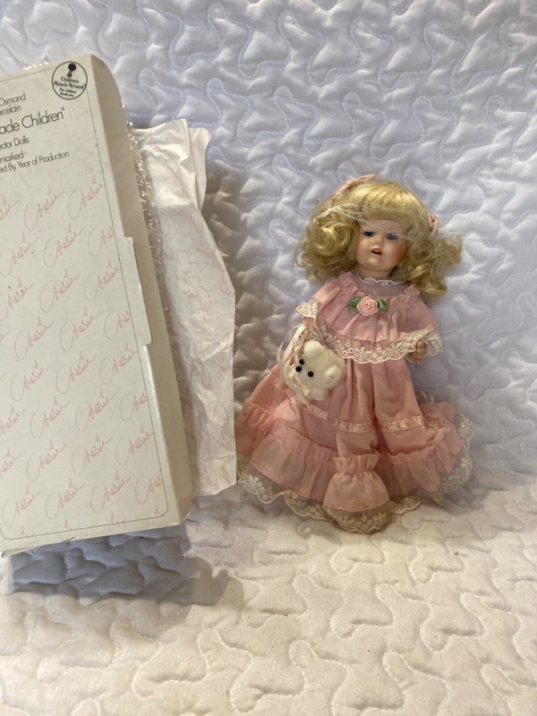 *Needs Repair* Marie Osmond Elizabeth/Slumber Party 8" Doll C7588