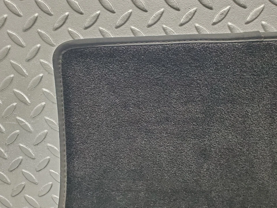 ⚙47757⚙ Alfombrilla delantera izquierda mercedes-benz r230 350sl cupé A0009982077 Foto 2 de 4