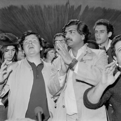 Daniel Cohn-Bendit Alain Geismar among fellow students London- 1968 Old Photo 1