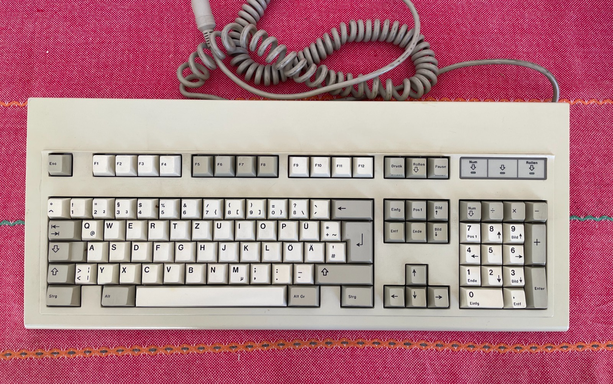 Vintage Cherry G81-1000 AT/XT Mechanical Keyboard Cherry MY Black