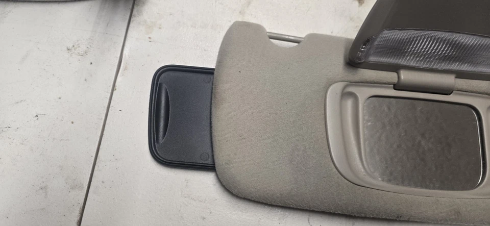 Dodge Grand Caravan 1996-2003 pasajero lado derecho parasol tela iluminada Foto 3 de 4