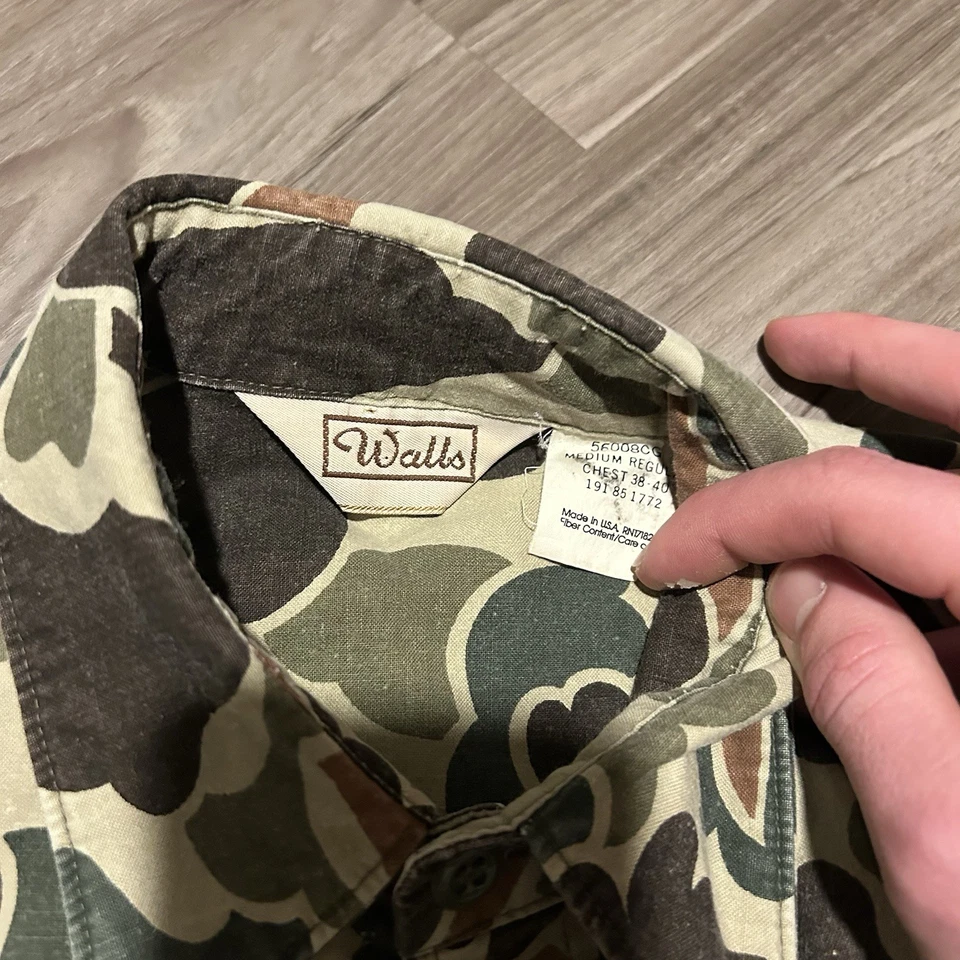 Camisa vintage Walls Duck camuflada con botones mediana hecha en EE. UU. Foto 2 de 4