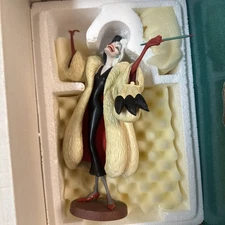 Walt Disney Classics Cruella De Vil “Anita, Daahling” 101 Dalmatians