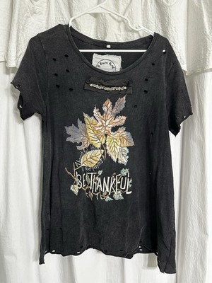 EUC - A Rare Bird  Be  Thankful  Tattered Tee - S/M