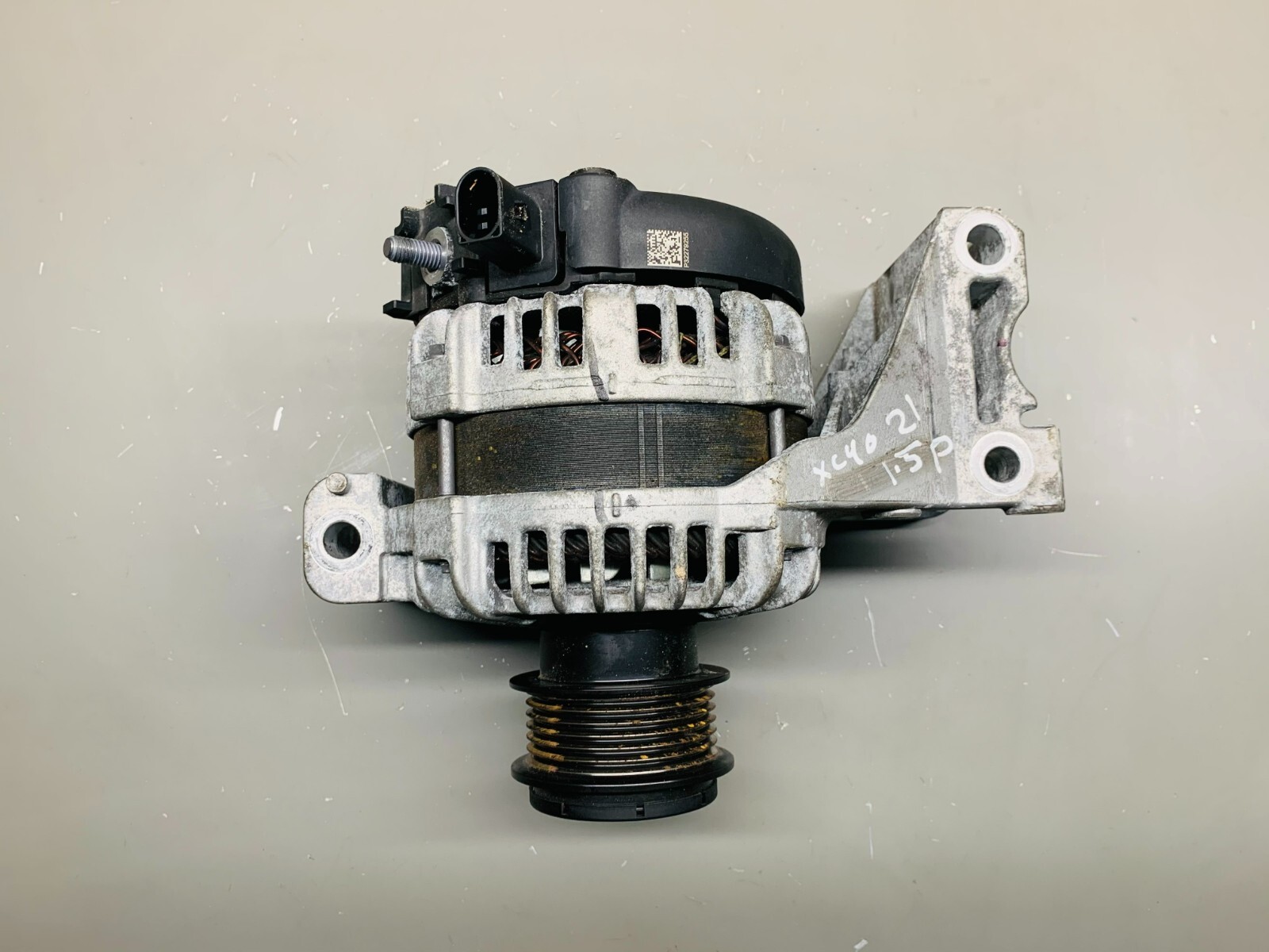 32279255 alternator for VOLVO XC40 ESSENTIAL 2WD 1353273 for sale  