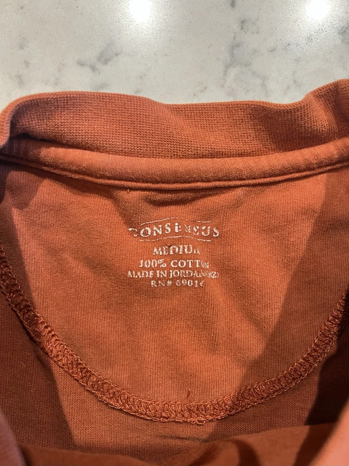 Camiseta Consensus roja óxido manga larga bolsillo hombre mediana 100 % algodón Foto 3 de 3