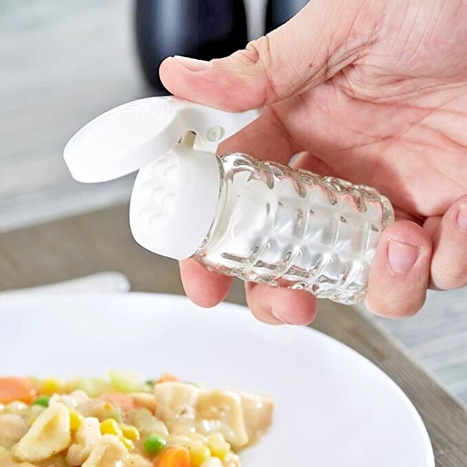 Shakers de sal e pimenta colmeia de 1,5 oz com flip top articulado preto e branco - Imagem 2 de 4