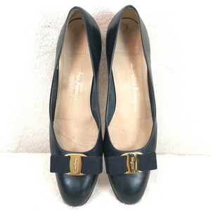 ferragamo navy pumps